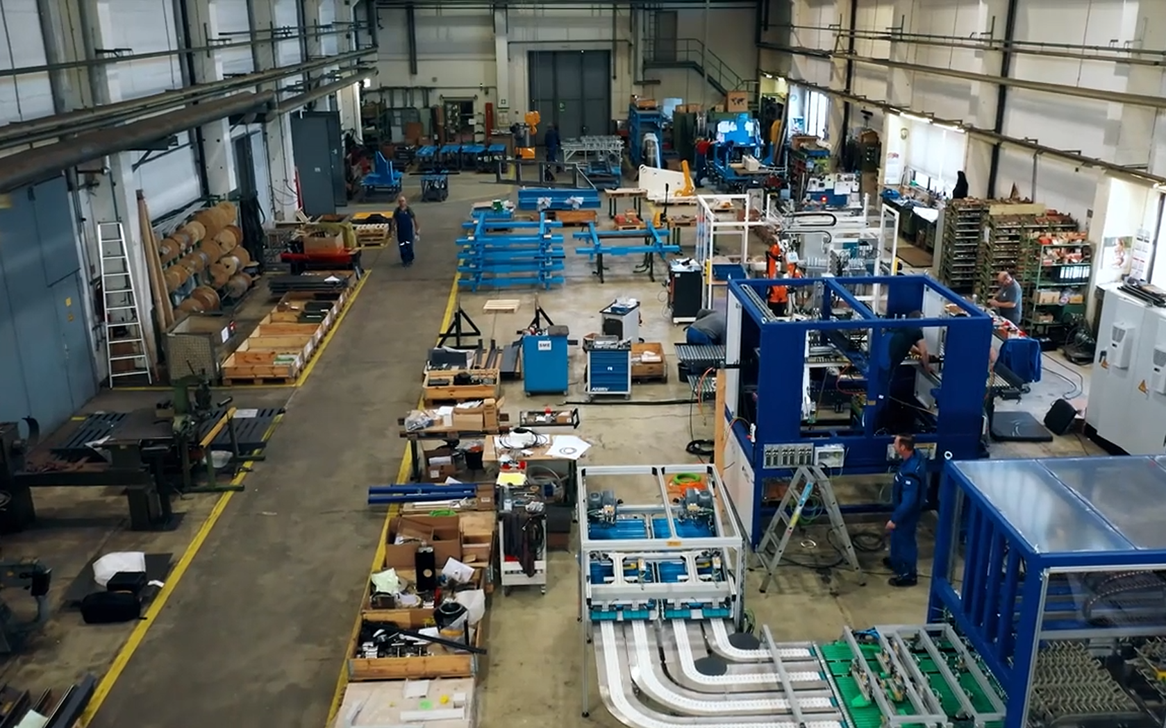 Einblick in die mechanische Produktionshalle